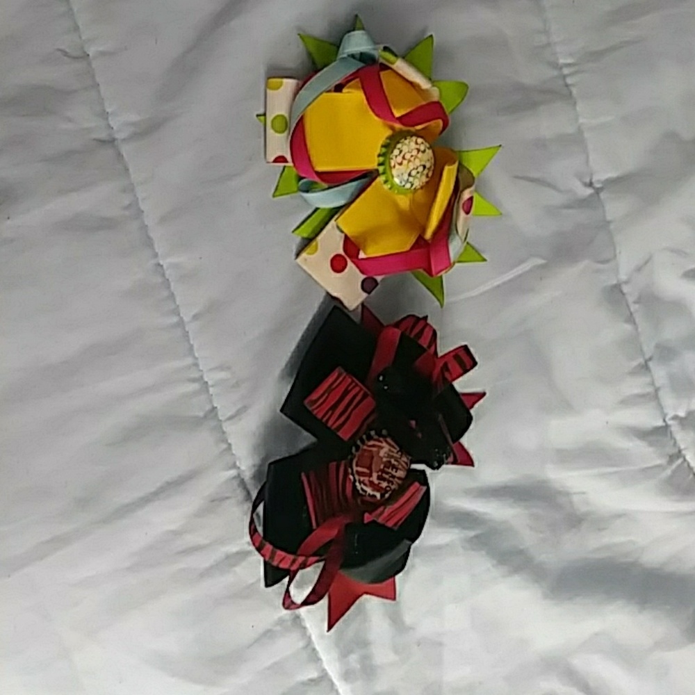 2 Hair bows